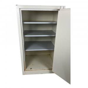 coffre_fort_dr_9000_porte_ouverte_cle_poignee_etageres_
